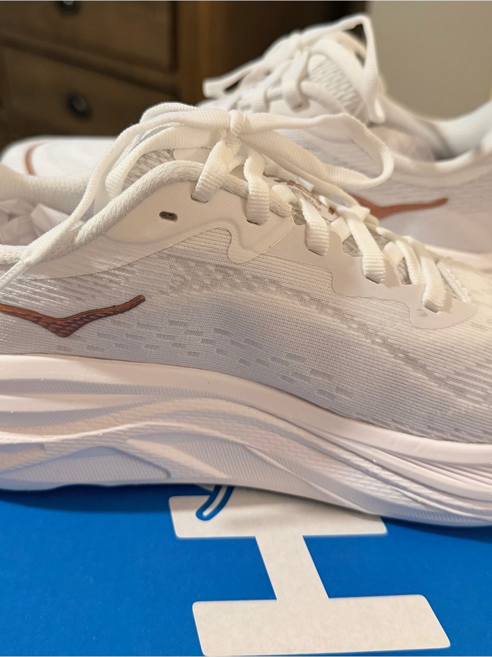 NWT Women’s Hoka Skyflow in Frost/Rose Gold Running Shoes - Picture 5 of 14